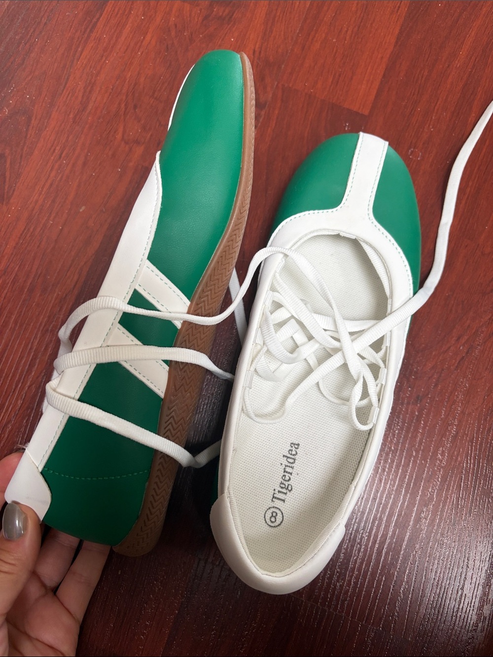 Women’s Green & White Lace-Up sneakerinas